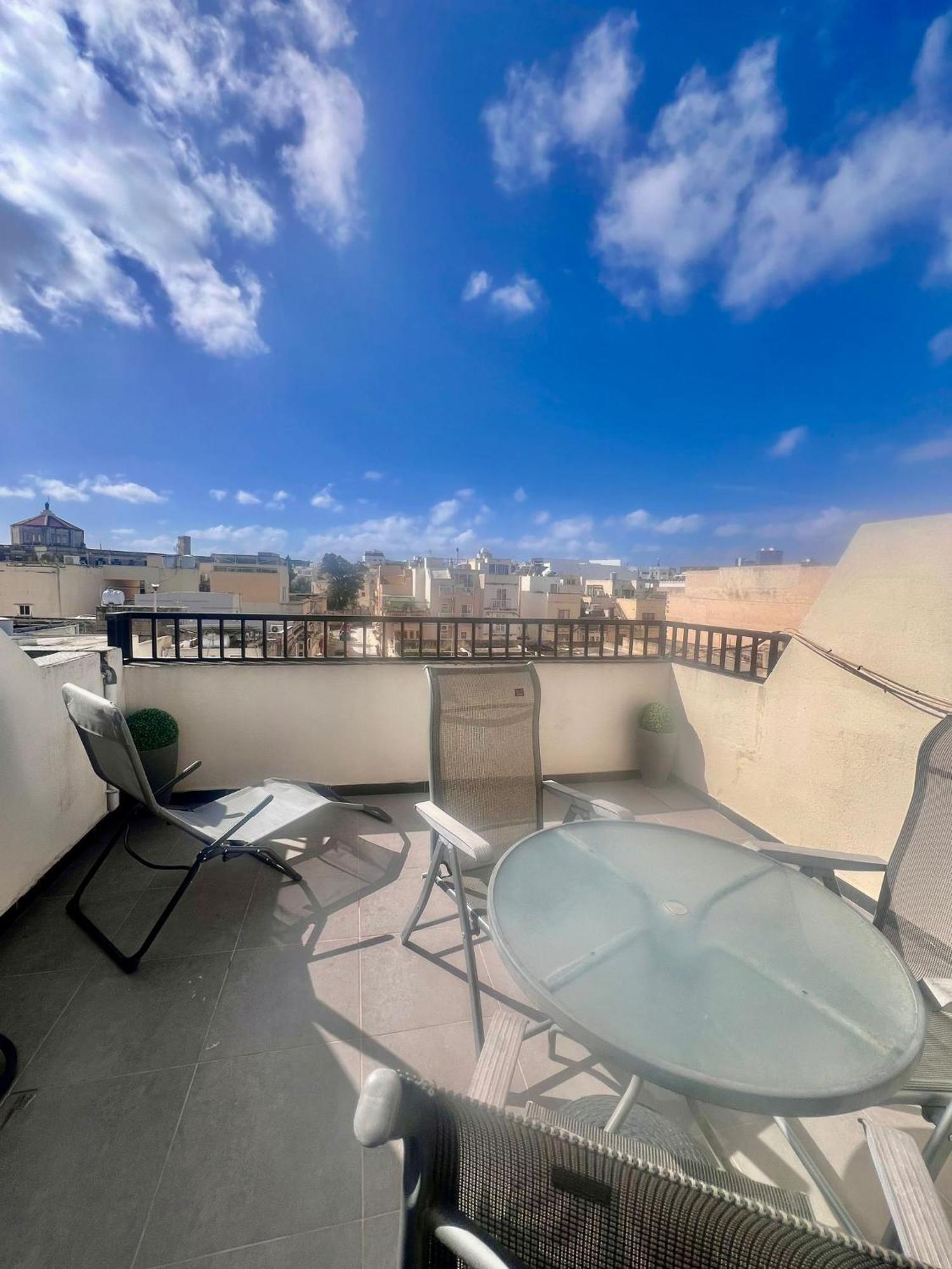 83/3-Lovely 1 Bedroom Penthouse Birkirkara Kültér fotó